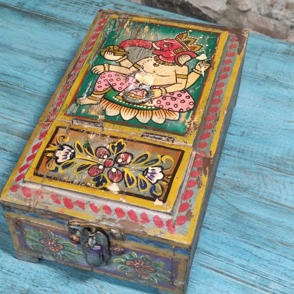 colorata scatola portagioie indiana dipinta a mano con raffigurato ganesh