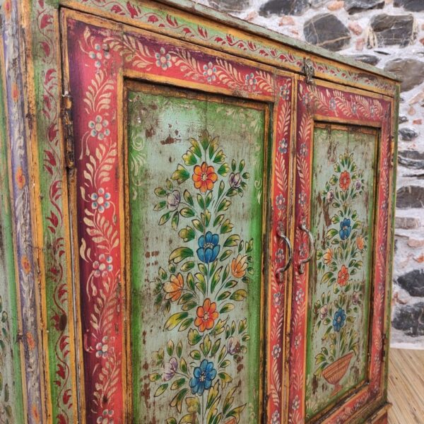ante decorate di credenza indiana dipinta a fiori