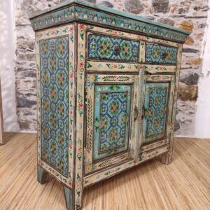 credenza azzurra dipinta a fiori indiana