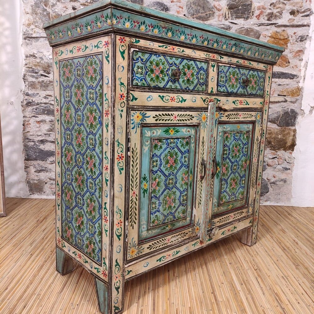 credenza azzurra dipinta a fiori indiana