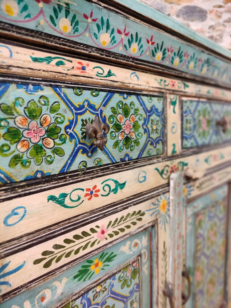 dettaglio della decorazione dei cassetti