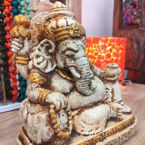 statua ganesh sdraiato color bianco e oro