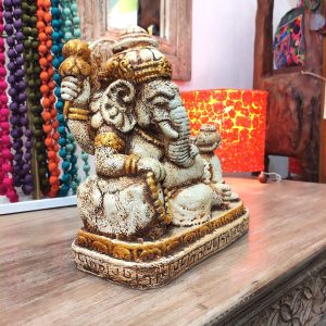 statua ganesh sdraiato color bianco e oro