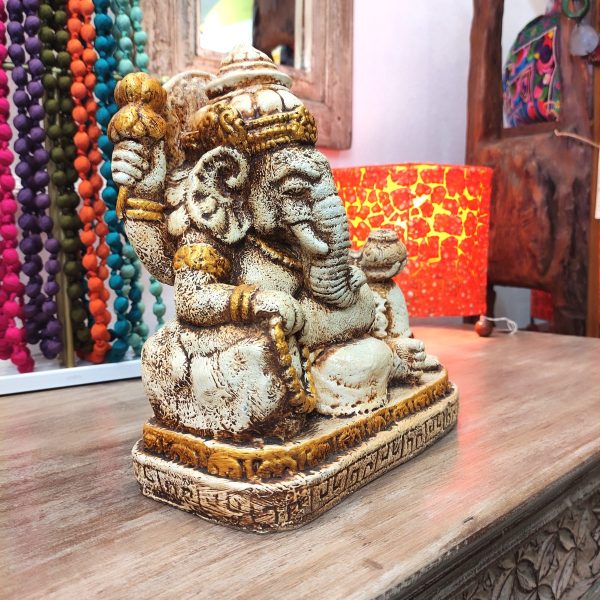 statua ganesh sdraiato color bianco e oro