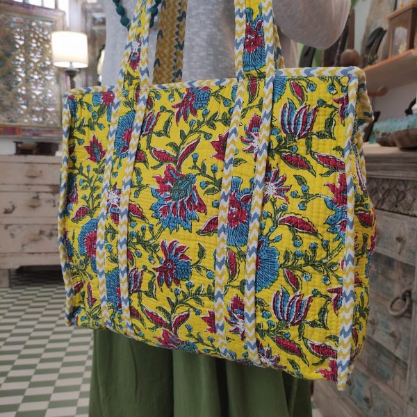 borsa indiana in cotone gialla con fiori. borsa shopping da spiaggia con cerniera