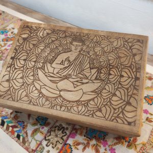 SCATOLE IN LEGNO SET PORTAGIOIE DETTAGLIO DEL BUDDHA INTAGLIATO SUL COPERCHIO