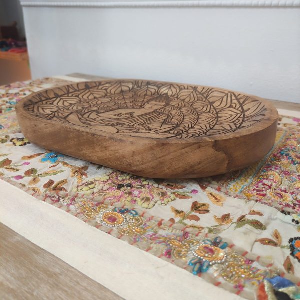 Vassoio in legno svuota tasche con buddha intagliato visto lateralmente