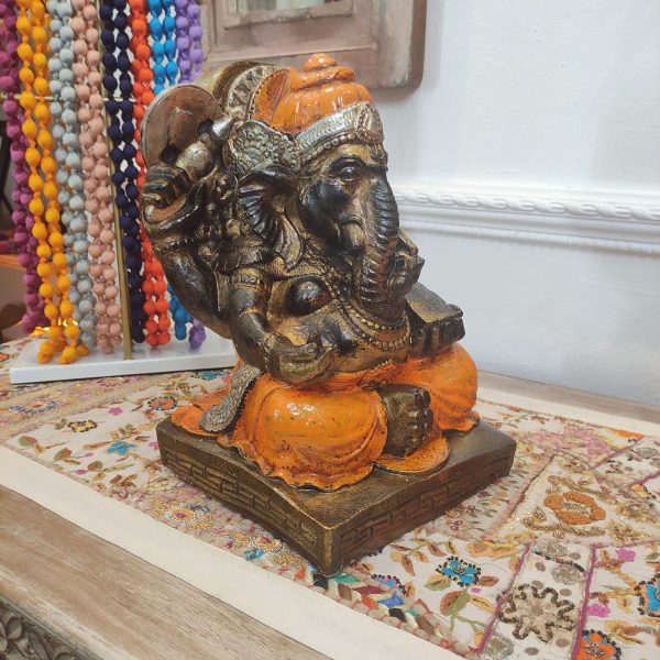 STATUA DELLA DIVINITà GANESH color arancione e bronzo realizzata in resina e dipinta a mano decorazione per la casa