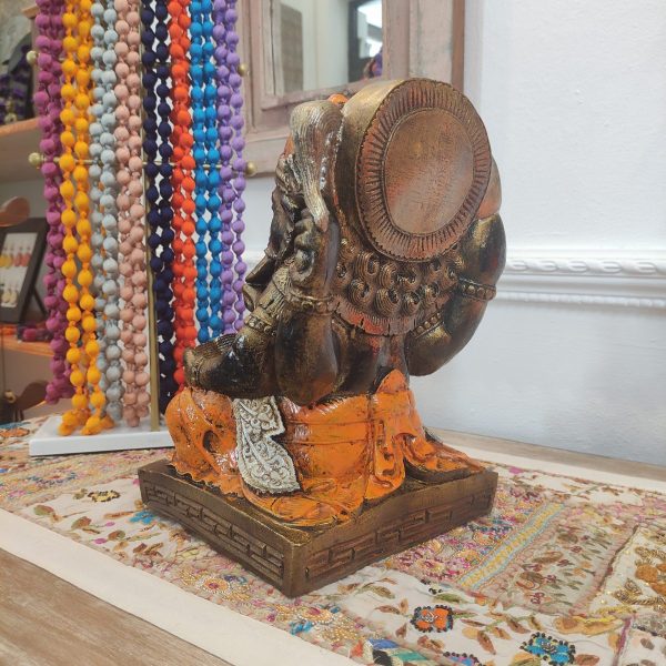 vista posteriore della STATUA DELLA DIVINITà GANESH realizzata in resina e dipinta a mano