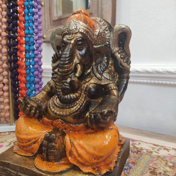 dettaglio della STATUA DELLA DIVINITà GANESH realizzata in resina e dipinta a mano