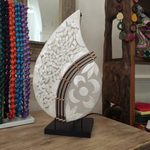 Lampada tavolo a goccia in madreperla bianca
