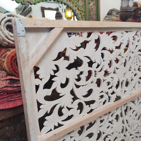 retro del Pannello decorativo da parete legno sbiancato. dettaglio del gancio