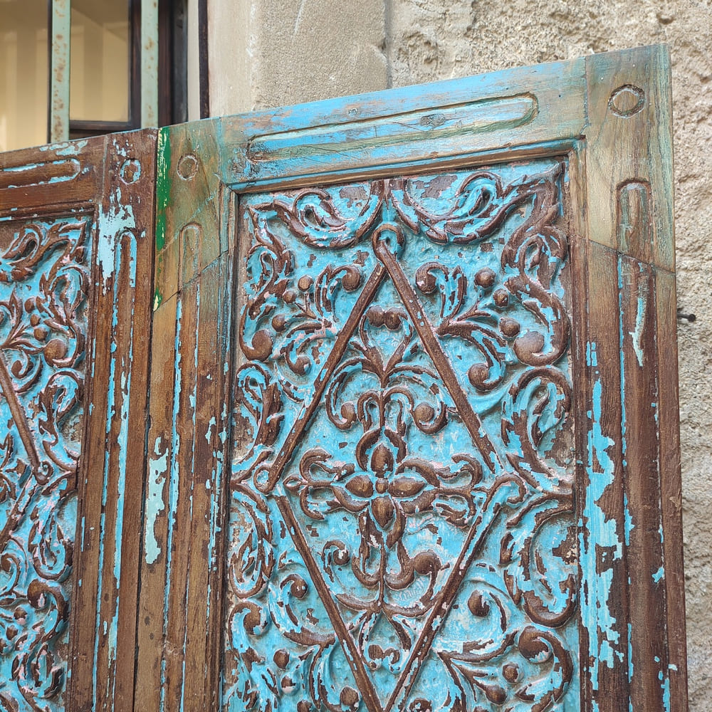 intaglio artigianale di pannello decorativo blu indiano