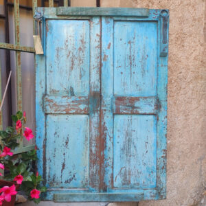 retro originale della finestra blu indiana decorativa