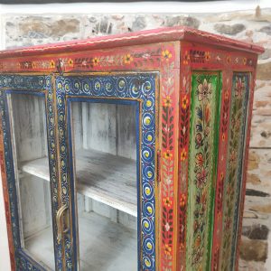Dispensa indiana a vetri dipinta a fiori