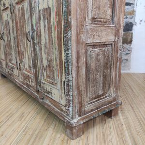 CREDENZA RUSTICA COLORATA INDIANA CON PORTE ANTICHE VISTA LATERALE