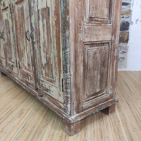 CREDENZA RUSTICA COLORATA INDIANA CON PORTE ANTICHE VISTA LATERALE