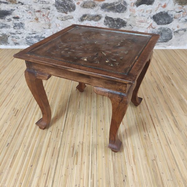 TAVOLINO INDIANO CON PIANO TRAFORATO E VETRO