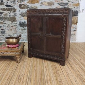 comodino mobiletto indiano in legno antico