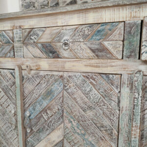 dettaglio della decorazione della credenza stile marino indiana