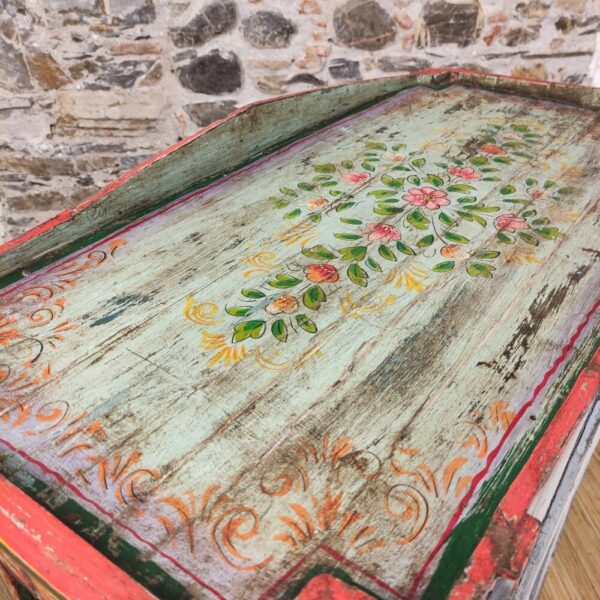 piano decorato della dispensa a fiori indiana