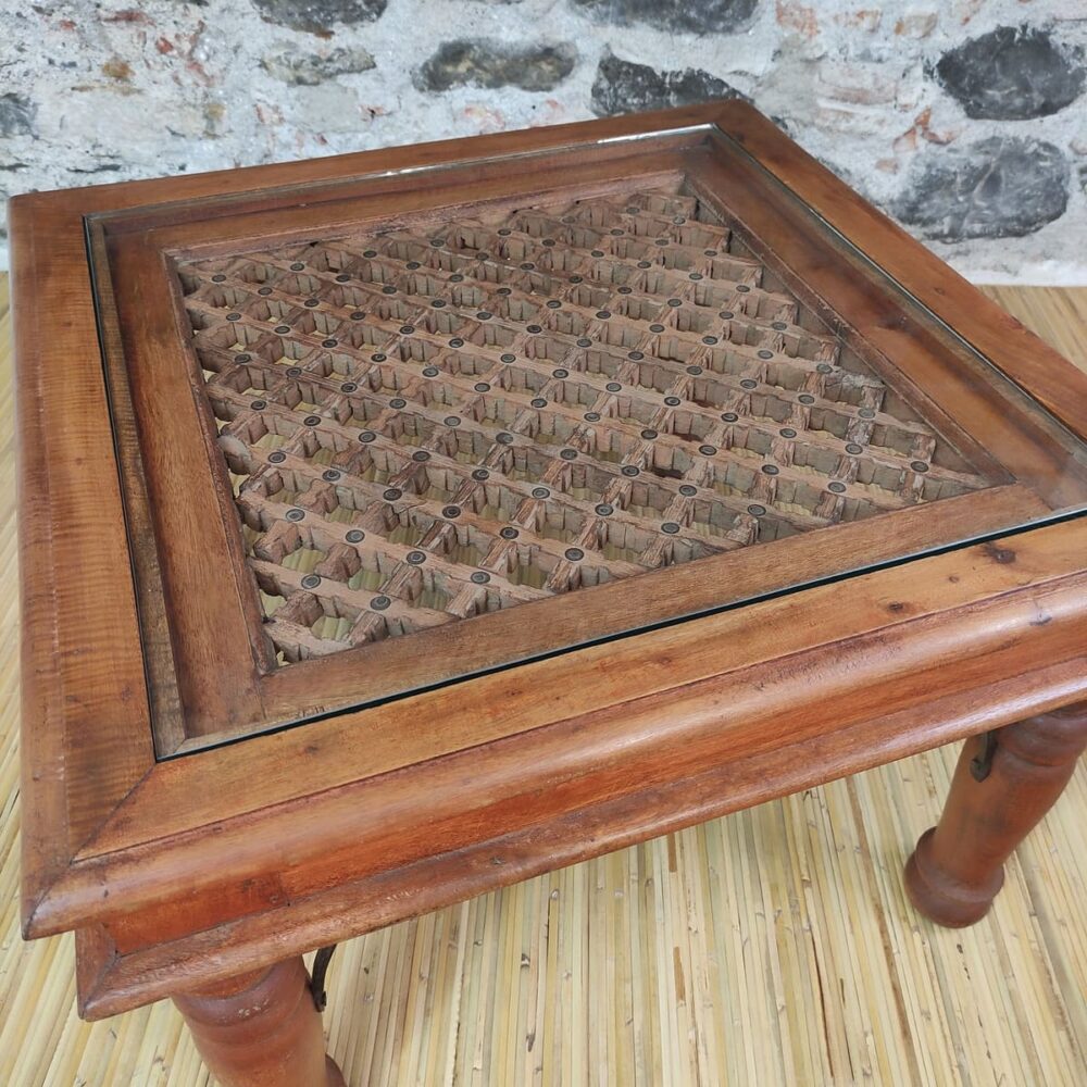 lavorazione tradizionale del piano del tavolino indiano caffè