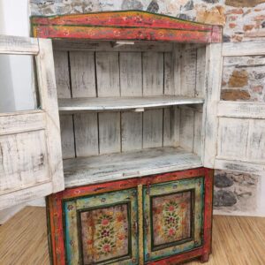 ripiano interno della dispensa a fiori indiana