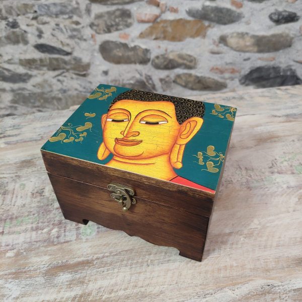 portagioie in legno con volto del Buddha su sfondo colorato