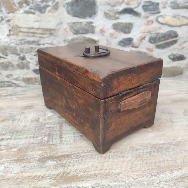 retro di portagioie indiano con specchio in legno