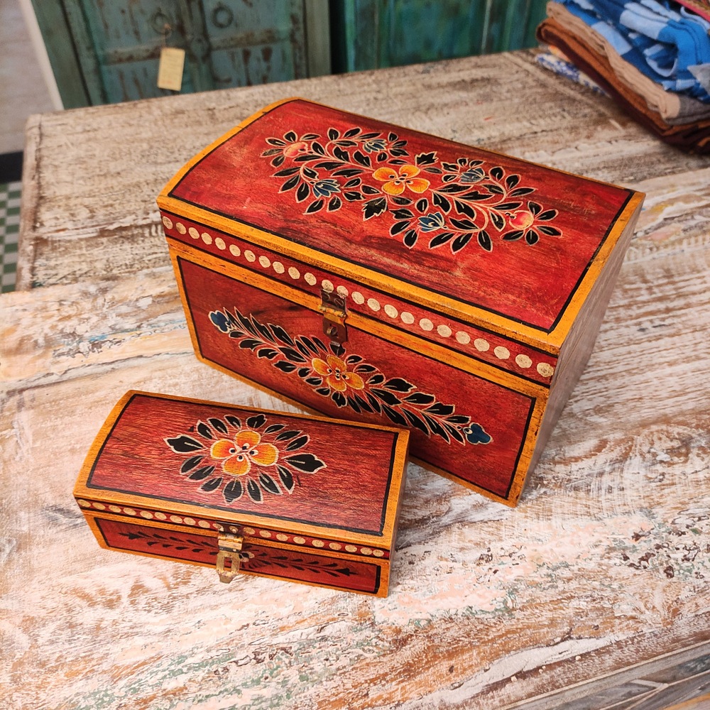 decorazione a fiori di portagioie indiano rosso