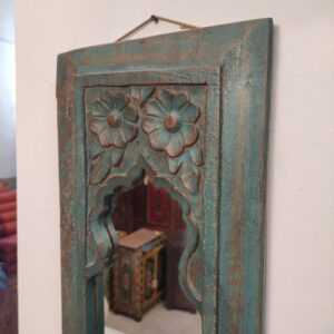 dettaglio di specchio decorato indiano