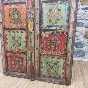 porta indiana antica decorata a fiori