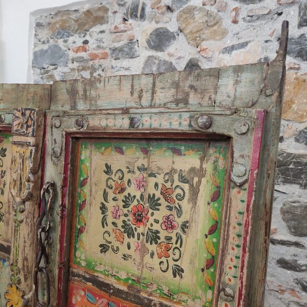 porta indiana antica decorata a fiori
