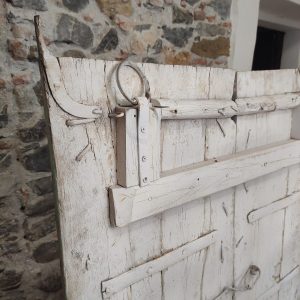 porta indiana antica decorata a fiori