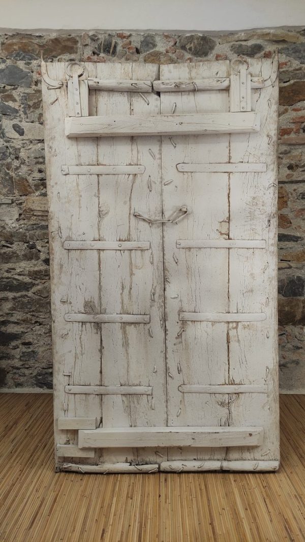 porta indiana antica decorata a fiori