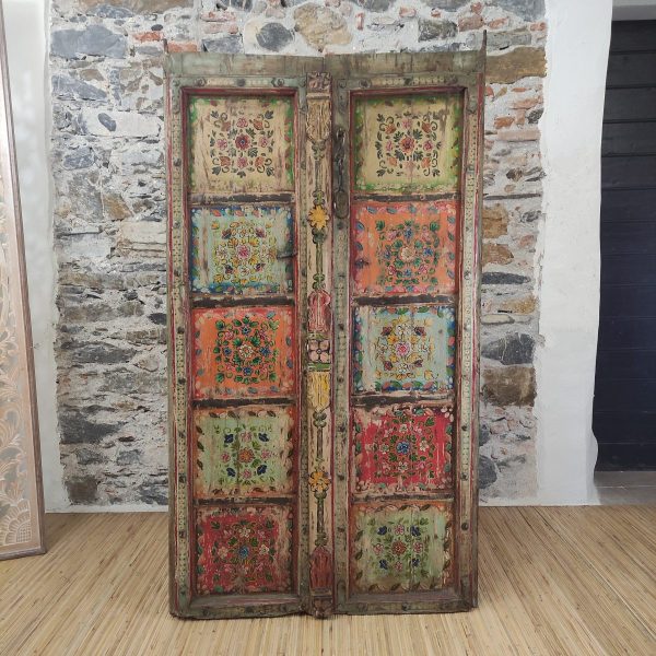 porta indiana antica decorata a fiori