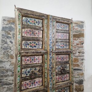 ANTICA PORTA INDIANA DIPINTA A FIORI