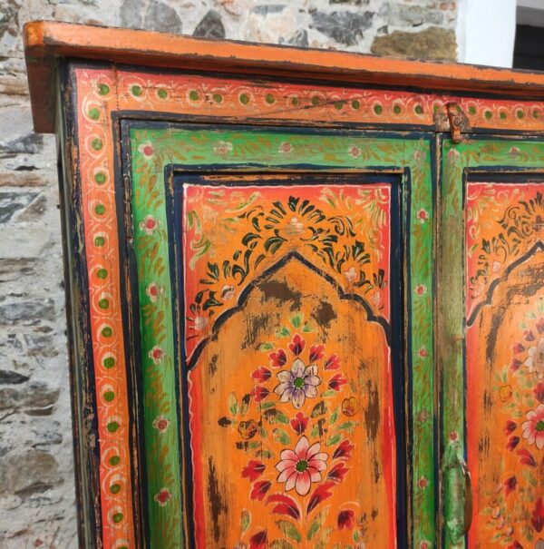 Anta decorata fiori mobiletto indiano