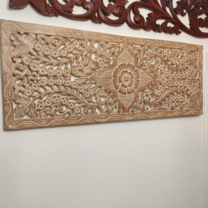 decorazione da parete in legno chiaro a fiori