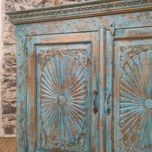 decorazione intagliata di credenza indiana blu