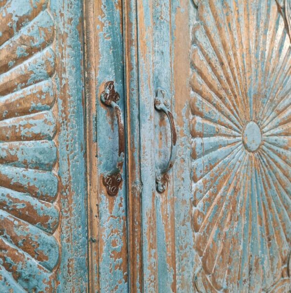 maniglie in metallo di credenza indiana blu shabby