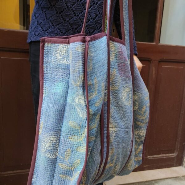 Cotone vintage azzurro di borsa shopping indiana