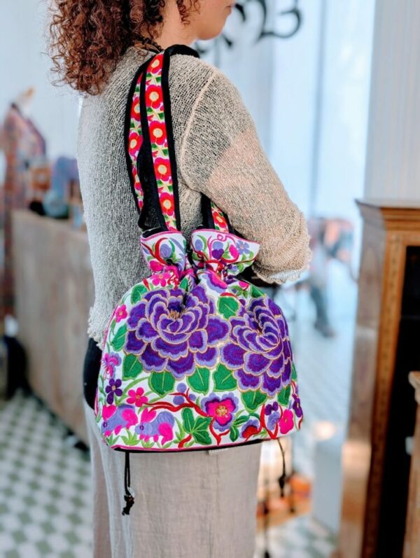 BORSA THAI A SPALLA RICAMO A FIORI - immagine 5