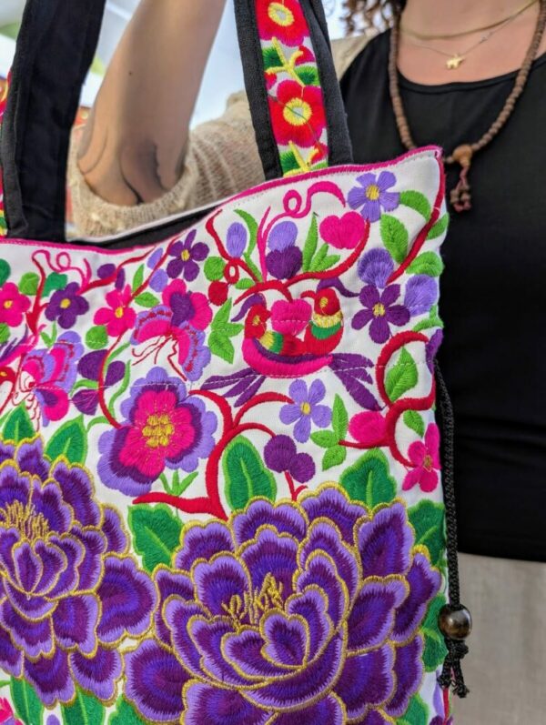 BORSA THAI A SPALLA RICAMO A FIORI - immagine 3
