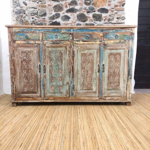 credenza azzurra decorata a quattro cassetti