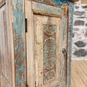decorazione di comodino rustico azzurro e bianco