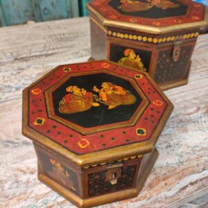 decorazione con figure indiane di portagioie