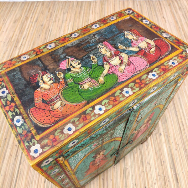 MOBILETTO DIPINTO CON FIGURE INDIANE - immagine 4