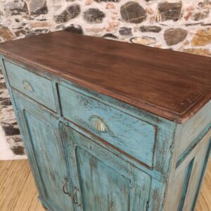 piano color legno di credenza alta azzurra