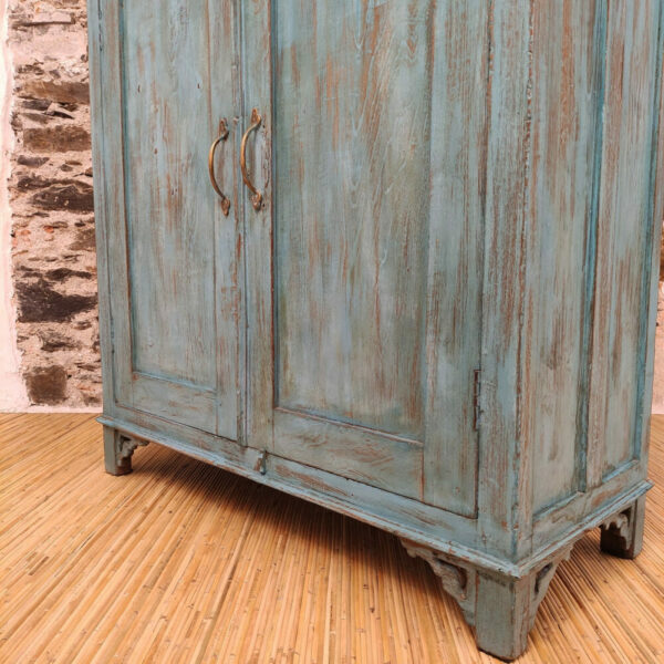 sportelli dipinti di credenza alta azzurra